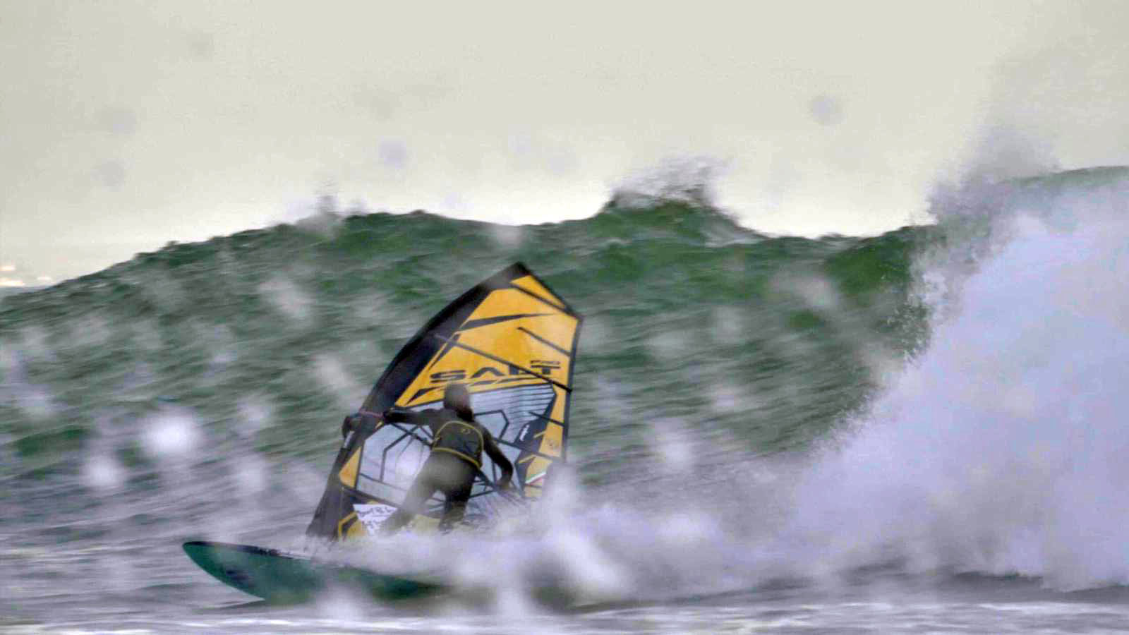 Jacopo Testa chasing waves in France